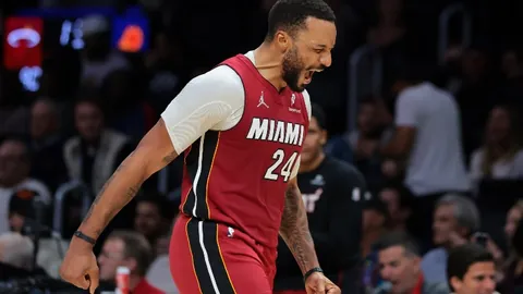 哈登：小卡担忧影响团队默契，哈登表示理解无妨。